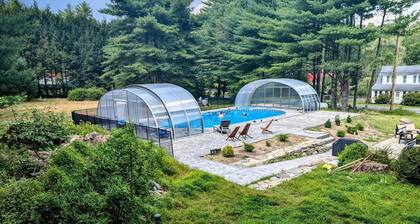 Indoor Pool, 11 yrs hosting, 7 bdrm, Hot Tub, Designer Home, Stunning Kitchen