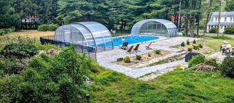 Indoor Pool, 11 yrs hosting, 7 bdrm, Hot Tub, Designer Home, Stunning Kitchen