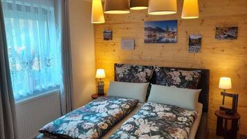 House | 1 bedroom, individually furnished, bed sheets