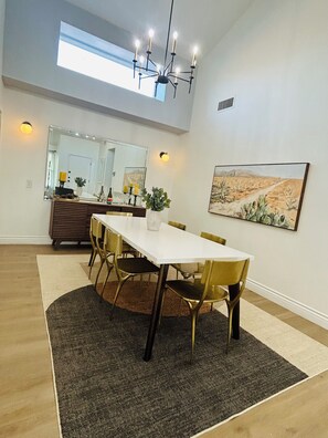Dining - Palm Desert Vacation Home Rental with Private Pool & Spa (Palm Desert)