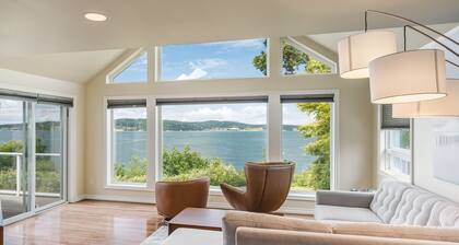 Waterfront Home with Game Room, Fireplaces, Kayaks, AC and Private Beach Access
