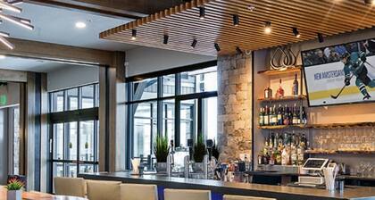 Ski in/Ski out. Grand Colorado Peak 8! One bedroom. Sleeps 4.