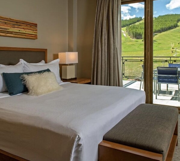 1 bedroom, iron/ironing board, WiFi, bed sheets - Ski in/Ski out.  Grand Colorado Peak 8! One bedroom. Sleeps 4.  (Breckenridge)