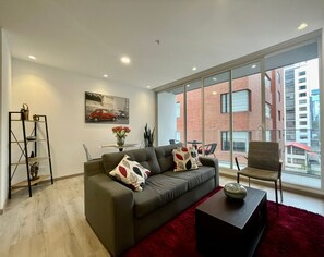 Smart TV - Cozy 1-bedroom condo in Quito with WiFi, Balcony, Parking Space (Quito)