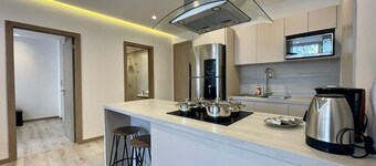 Cozy 1-bedroom condo in Quito with WiFi, Balcony, Parking Space