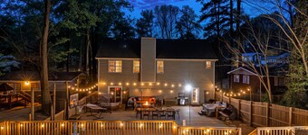 ATL Patio Paradise - Pool, Hot Tub, Movie Theater, Game Room, B-Ball, Arcades!