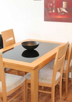 Dining - Doornkaatsliebe Comfortable Holiday Residence (Norden)