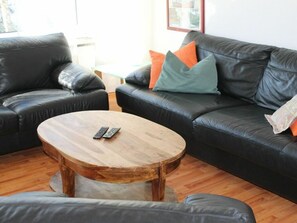 Living area - Doornkaatsliebe Comfortable Holiday Residence (Norden)