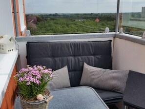 Unclassified image, 5 of 25, button