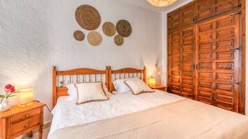 3 dormitorios, tabla de planchar con plancha, wifi gratis y ropa de cama