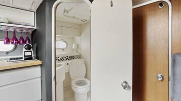 Douche, serviettes fournies