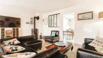 TV, fireplace, table tennis