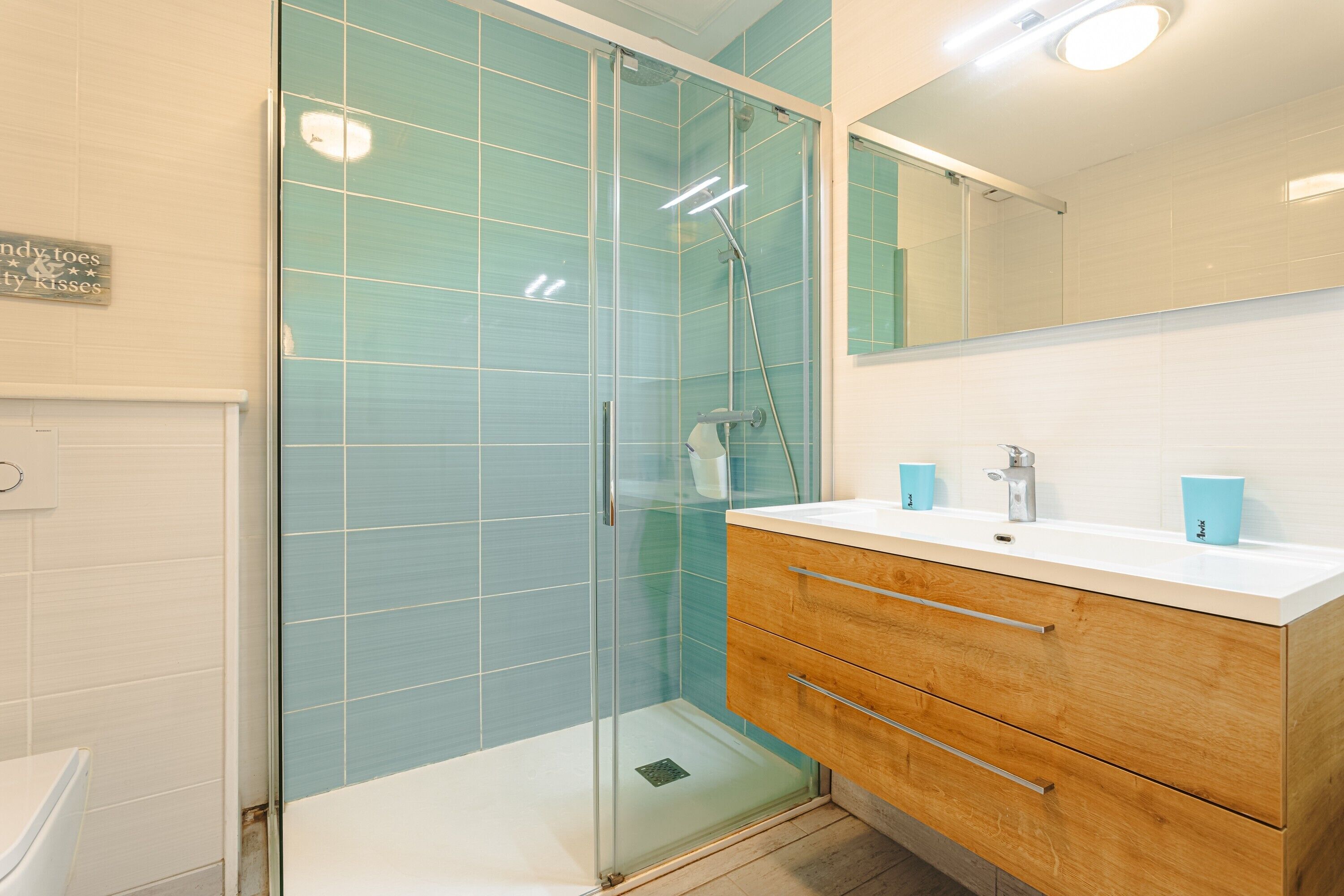 Bruser, hårtørrer, håndklæder