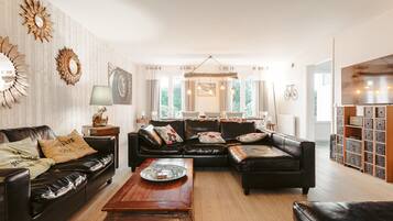 Tv, pejs, bordtennisbord