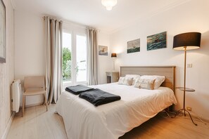 4 bedrooms, iron/ironing board, free WiFi, bed sheets - Holiday Home 'Maison 120m2 Pres Centre Et Plages' with Terrace, Garden and Wi-Fi (Le Bois-Plage-en-Ré)
