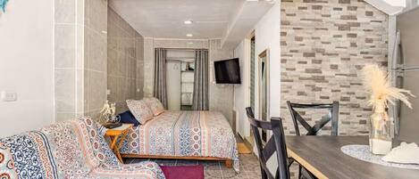 1 室のベッドルーム、WiFi (無料)