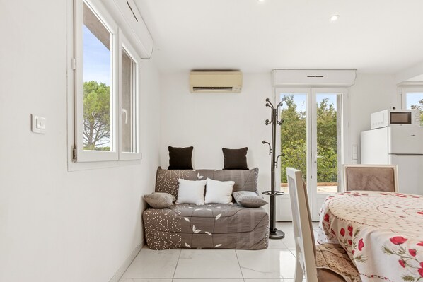 2 soverom, strykejern/-brett, wi-fi (inkludert) og sengetøy