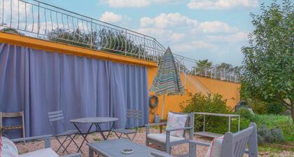 Charmant Apartment Brignoles with Private Terrace and Air Conditioning