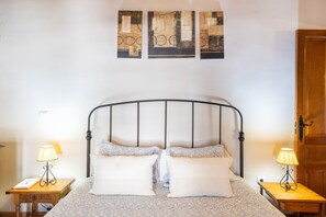 5 bedrooms, free WiFi, bed sheets
