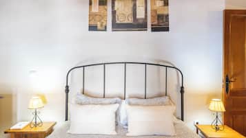 5 bedrooms, free WiFi, bed sheets