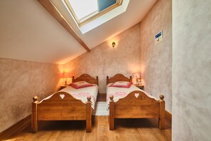 2 bedrooms, iron/ironing board, free WiFi, bed sheets - Holiday Home 'Chateau De Merande' with Mountain Views, Private Terrace and Wi-Fi (Arbin)