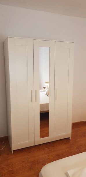 3 slaapkamers, een strijkplank/strijkijzer, wifi, beddengoed