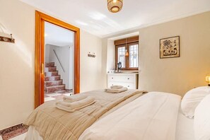 2 soverom, strykejern/-brett, wi-fi (inkludert) og sengetøy