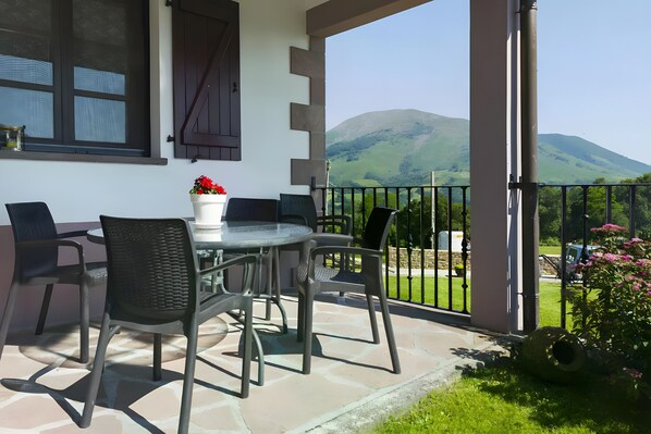 屋外ダイニングエリア