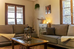 TV, lareira, mesa de pingue-pongue