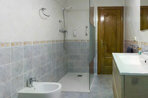 Shower, towels
