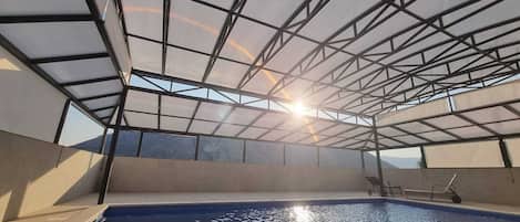 Piscina coperta, piscina all'aperto