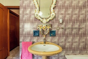 تجهيزات دش، مجففات شعر، مناشف