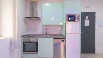 KĂŒhlschrank, Mikrowelle, Ofen, Herdplatte