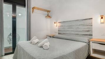 1 habitación, tabla de planchar con plancha, wifi gratis y ropa de cama