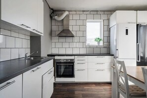 Microondas, horno y lavavajillas