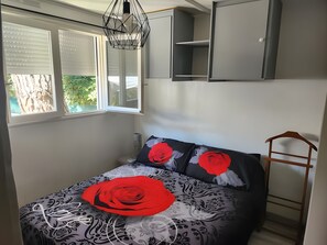 3 bedrooms, iron/ironing board, free WiFi