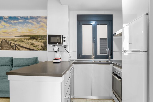 Fridge, microwave, oven, stovetop