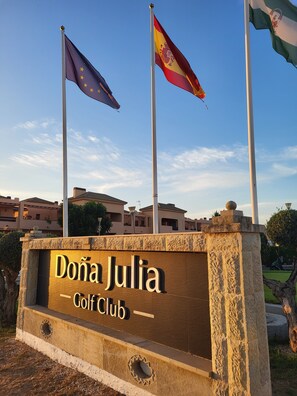 Property grounds - Apartment 'Casares Beach luxe penthouse' with Sea View, Wi-Fi and Air Conditioning (Casares)