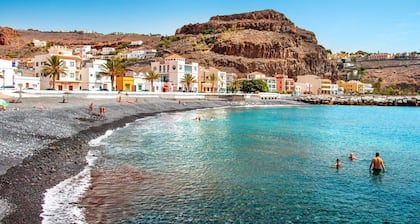 Apartment 'Judith's Oasis' with Sea View, Shared Pool and Wi-Fi