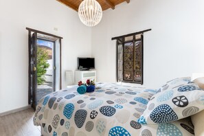 2 slaapkamers, een strijkplank/strijkijzer, gratis wifi, beddengoed