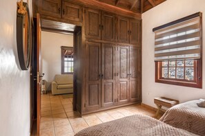 Iron/ironing board, free WiFi, bed sheets - Apartment 'Aljibe 1' with Mountain View, Shared Pool and Wi-Fi (Las Tricias)