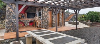 Apartment 'Aljibe 1' with Mountain View, Shared Pool and Wi-Fi