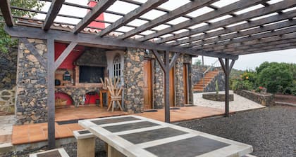 Ferienwohnung 'Aljibe 1' mit Bergblick, Gemeinschaftspool und Wi-Fi