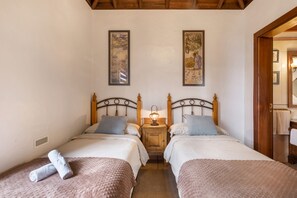 Bügeleisen/Bügelbrett, kostenloses WLAN, Bettwäsche