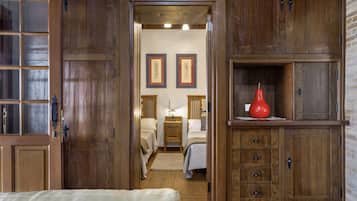 BĂŒgeleisen/BĂŒgelbrett, kostenloses WLAN, BettwĂ€sche