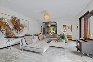 智能电视、壁炉、乒乓球、电脑显示器