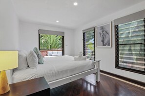 5 多间卧室、办公桌、熨斗/熨衣板、旅行婴儿床