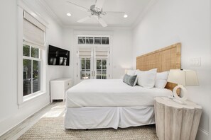 6 عدّة غرف نوم ومكواة/لوح كي وواي فاي وملاءات أسرّة