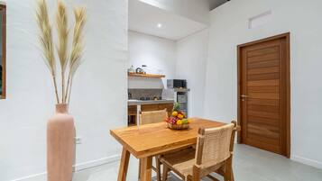 Basic Villa | Dining