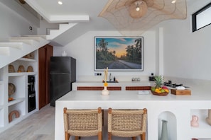 Villa | Cuisine privée | Réfrigérateur, micro-ondes, plaque de cuisson, bouilloire électrique